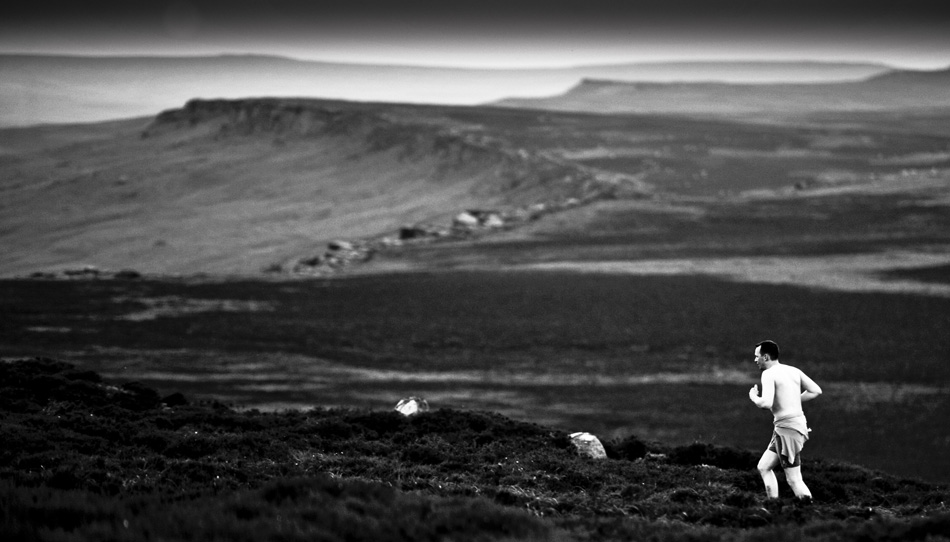 Lone runner on Stanage Edge © Deltona/Nick Lukey