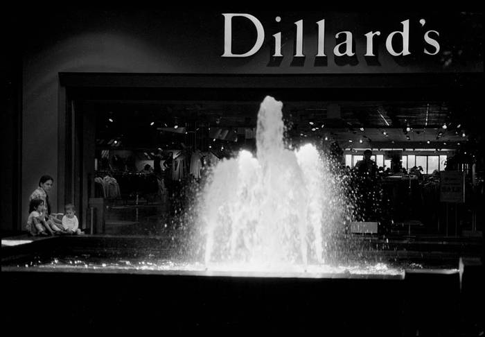 Shopping mall, Texas 1979 © John MacPherson
